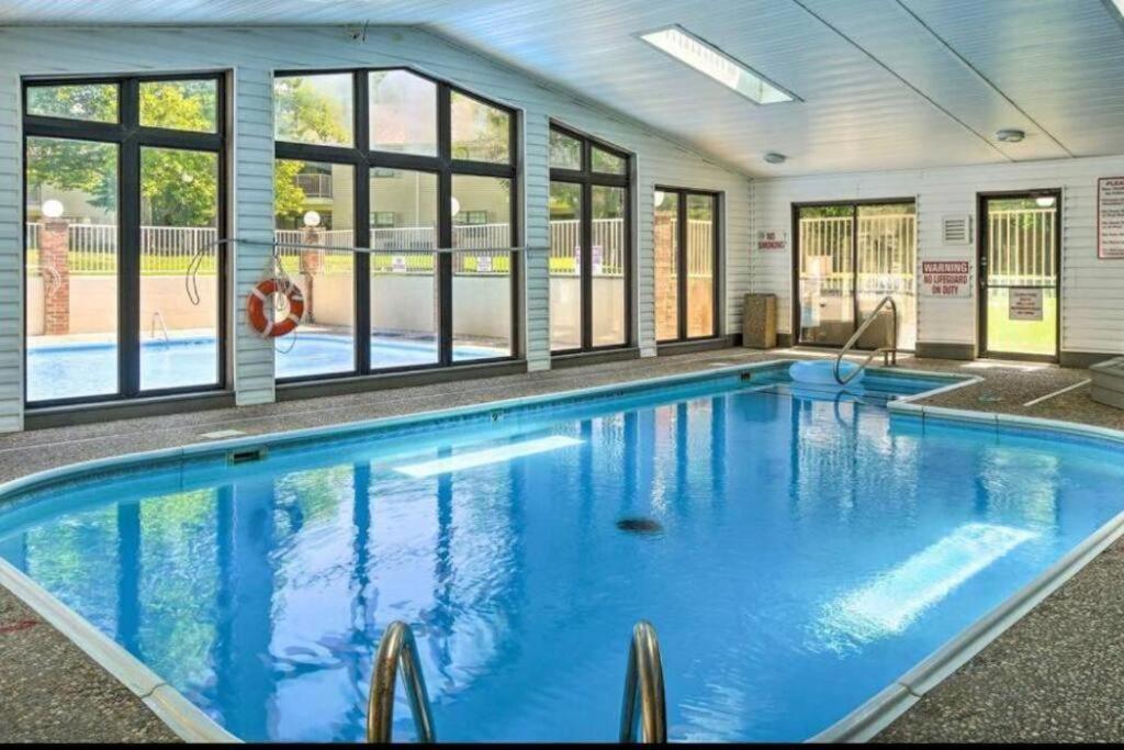 Free Daily Attractions Including Silver Dollar City! Spacious, Centrally Located, 2 Pools Ferienhaus Branson