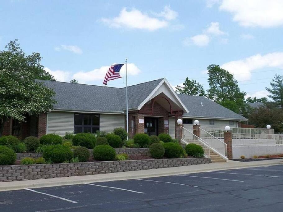 Free Daily Attractions Including Silver Dollar City! Spacious, Centrally Located, 2 Pools Ferienhaus Branson
